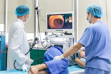 Bệnh nhân phải cắt dạ dày sau một tháng nuốt nghẹn, đau vùng thượng vị