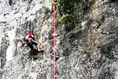 Quảng Bình: Hoàn thành tuyến đường leo núi “bán nhân tạo” ở cửa hang Tối