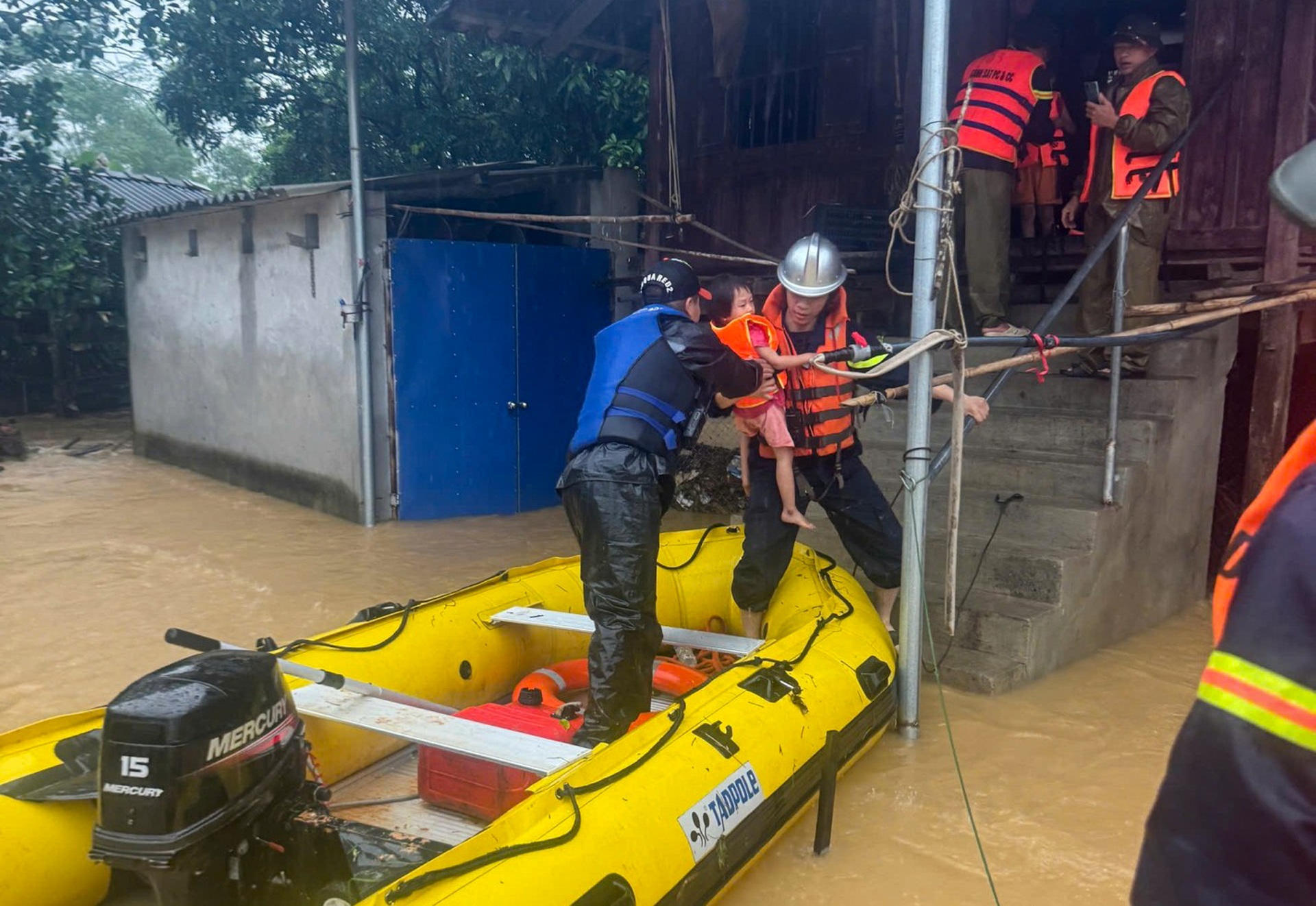 Trận lũ lụt lớn kỷ lục tại Thái Nguyên - 11