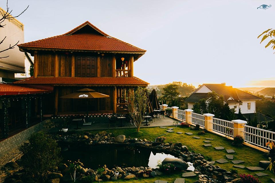 Cận cảnh nhà sàn rộng 300m2 toàn gỗ quý của vị doanh nhân ở Đà Lạt - 14