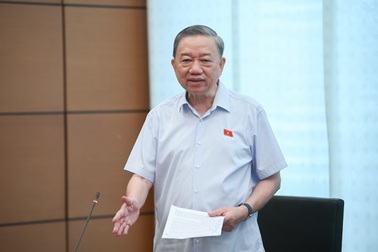 Bộ trưởng Công an: Khách sạn không có quyền giữ thẻ căn cước của dân