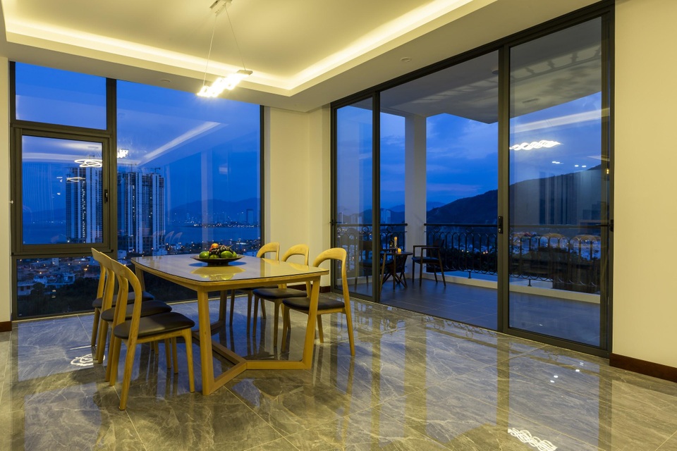 Gia đình ở Nha Trang xây biệt thự “lưng tựa núi, mặt hướng biển” tuyệt đẹp - 7