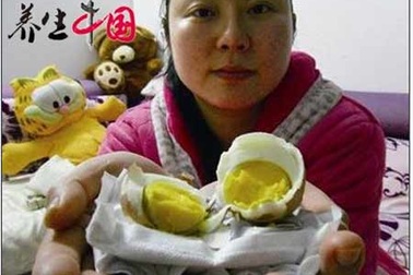 Bị bỏng vì miếng dán giữ ấm có thể luộc chín cả… trứng gà