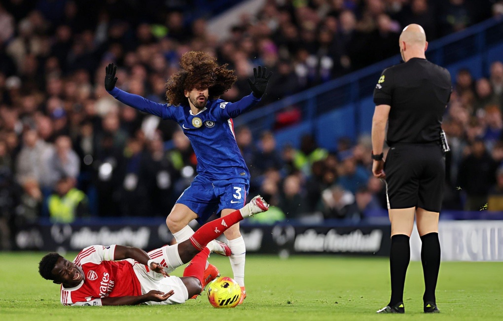 Chelsea překonala potíže i přes oslabení a donutila Arsenal dělit se o body - 1 Chelsea vượt khó trong thế thiếu người, buộc Arsenal chia điểm - 1