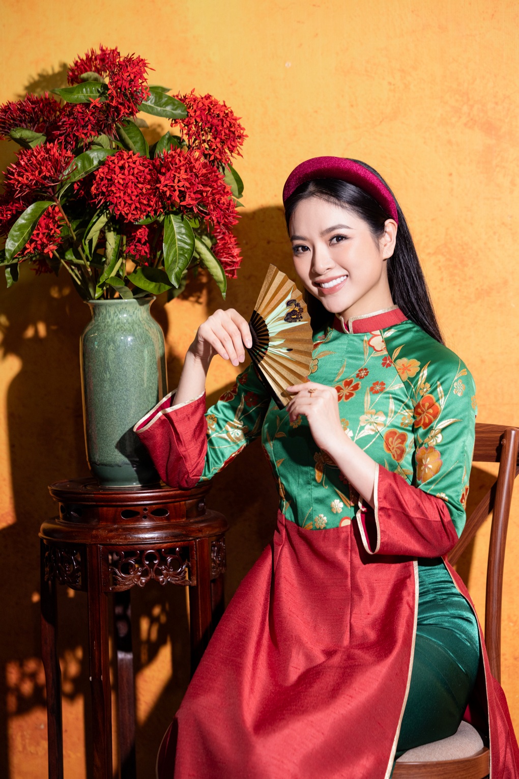 Dàn người mẫu đặc biệt trình diễn áo dài của Hoa hậu Ngọc Hân - 10 Dàn người mẫu đặc biệt trình diễn áo dài của Hoa hậu Ngọc Hân - 10