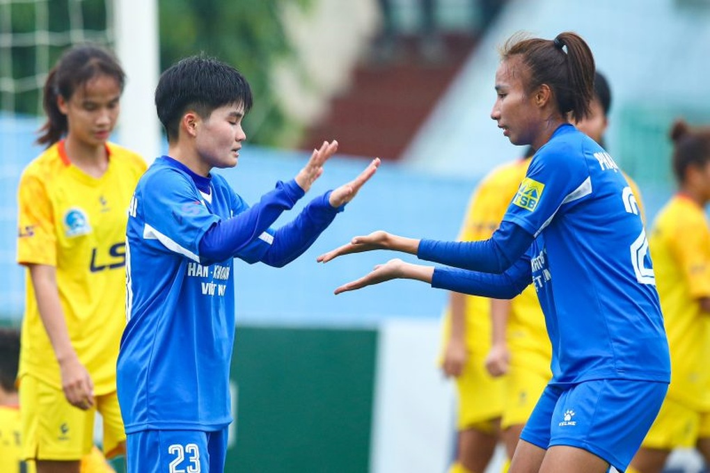 Thùy Trang lập hat-trick, TPHCM I vô địch lượt đi giải bóng đá nữ quốc gia - 1 Thùy Trang lập hat-trick, TPHCM I vô địch lượt đi giải bóng đá nữ quốc gia - 1