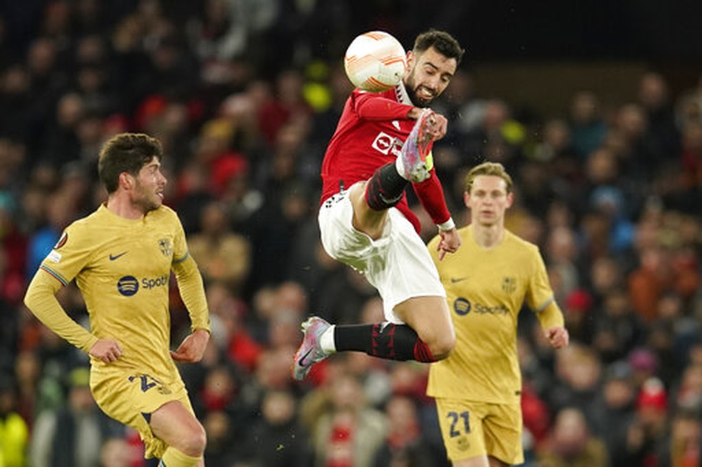 Cầu thủ Barcelona nổi giận với hành động của Bruno Fernandes - 3 Cầu thủ Barcelona nổi giận với hành động của Bruno Fernandes - 3