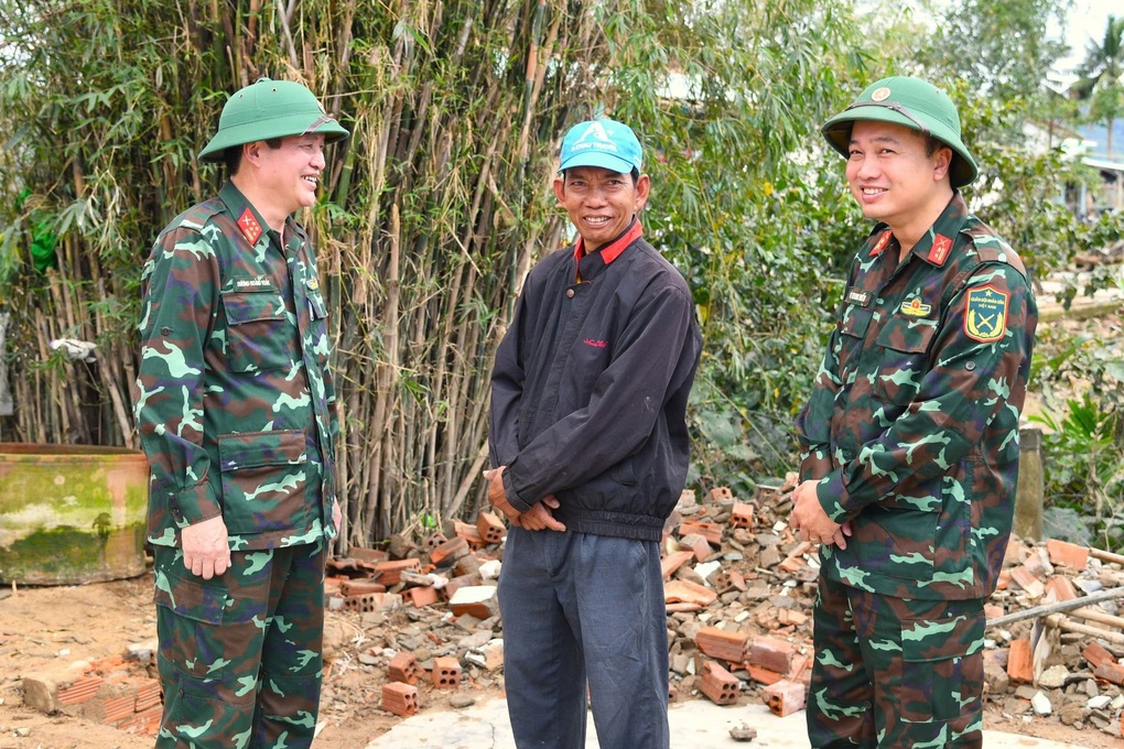 Giúp người dân Hòa Thịnh vực dậy sau lũ lịch sử - 3 Giúp người dân Hòa Thịnh vực dậy sau lũ lịch sử - 3