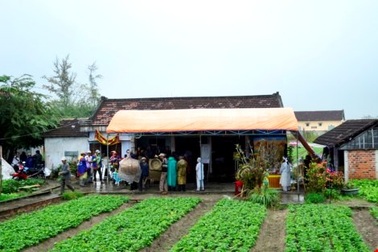 Một người đàn ông tự tử vì nhà quá nghèo?