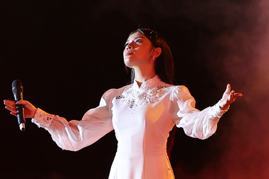 Sao Mai Thu Hằng hát tưởng nhớ, tri ân các anh hùng, liệt sĩ