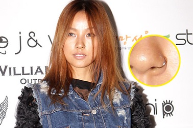 Ca sĩ gợi cảm xứ Hàn bị chê trách bất lịch sự