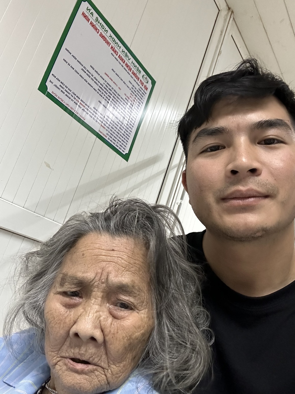 Bà ngoại 91 tuổi gạt nước mắt, hứa tập đi, cố sống chờ cháu trai ở Nhật về - 1 Bà ngoại 91 tuổi gạt nước mắt, hứa tập đi, cố sống chờ cháu trai ở Nhật về - 1