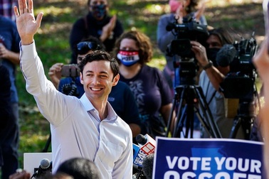 Đạo diễn phim 33 tuổi sắp trở thành thượng nghị sĩ trẻ nhất nước Mỹ