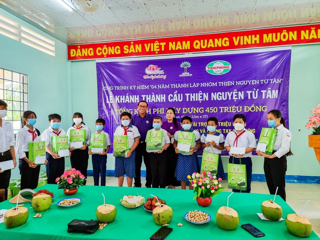 4 năm thành lập nhóm thiện nguyện Từ Tâm: Khánh thành 4 cầu dân sinh - 5 4 năm thành lập nhóm thiện nguyện Từ Tâm: Khánh thành 4 cầu dân sinh - 5