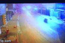 Camera ghi được cảnh ô tô bỏ chạy sau khi gây tai nạn chết người