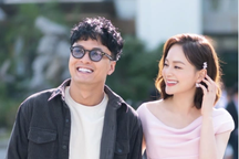 Mỹ nhân phim VTV đang hot: "Anh Hồng Đăng nói may mà tôi lấy chồng Tây"