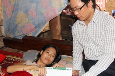 Quỹ Khuyến học Việt Nam hỗ trợ 5 triệu đồng tới em Trương Thị Hương