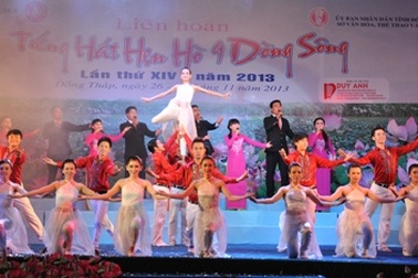 Rộn ràng “Tiếng hát hẹn hò 9 dòng sông” ở xứ sen hồng