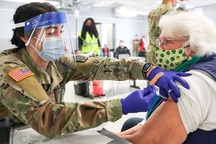 Vắc xin Covid-19 giúp Mỹ xoay chuyển tình thế sau "những ngày tăm tối"