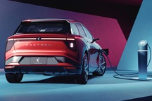 Công ty gia công iPhone muốn mua cổ phần Nissan, tham vọng sản xuất ô tô?