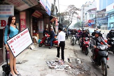 Xuất hiện robot cảnh báo tắc đường tại Hà Nội