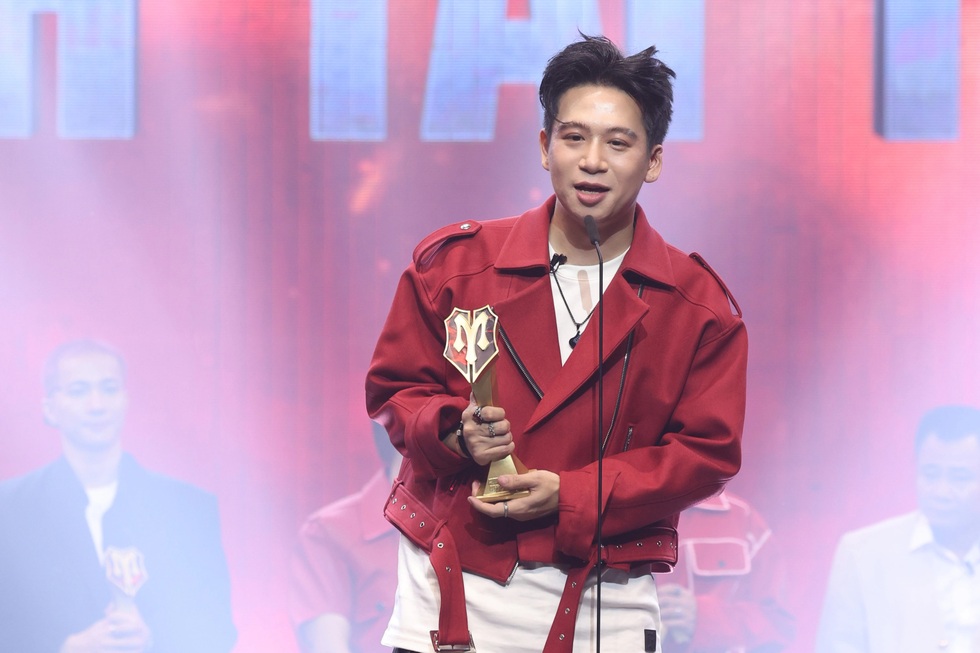 "Anh trai chông gai" Đỗ Hoàng Hiệp tái sinh từ số 0, tự hào biểu diễn ở A80