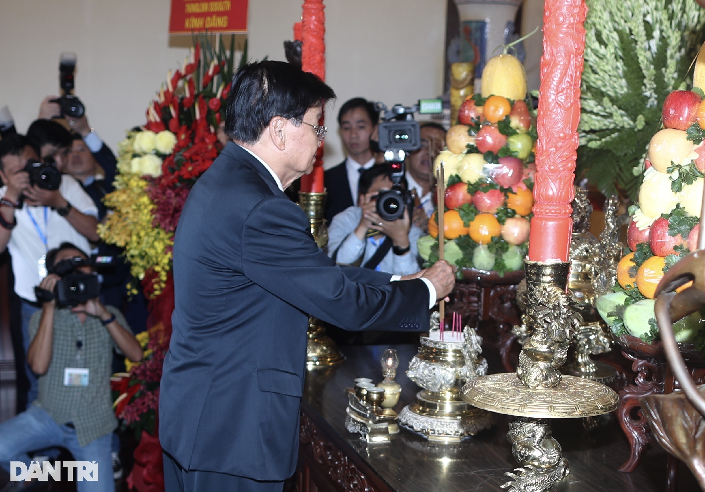 Tổng Bí thư, Chủ tịch nước Lào thăm Bến Nhà Rồng, gặp các nguyên lãnh đạo - 9