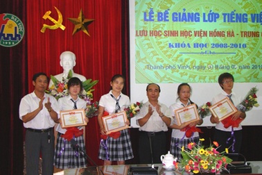 ĐH Vinh cấp chứng chỉ tiếng Việt cho 24 lưu học sinh Trung Quốc