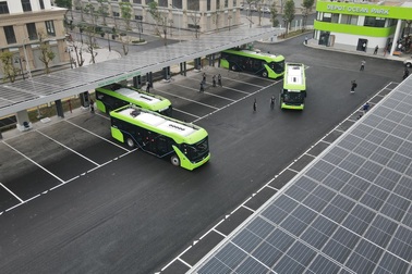 Háo hức khám phá xe buýt điện đầu tiên tại Việt Nam với những trải nghiệm "cực chất"