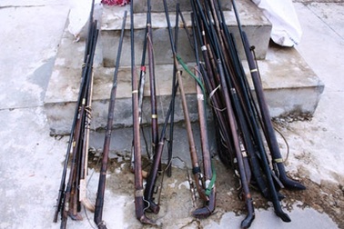 Sửa súng kíp, bị cướp cò, một người bị tử vong