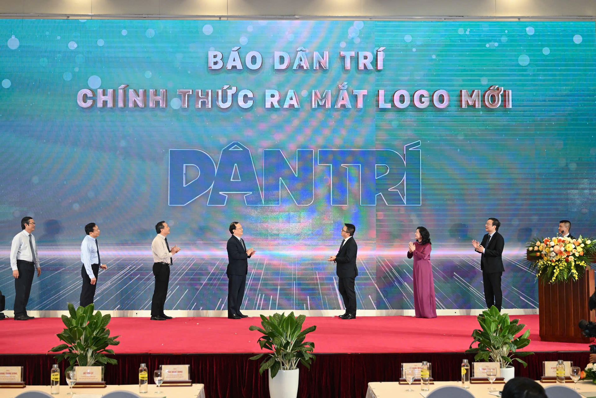Toàn cảnh Lễ kỷ niệm 20 năm thành lập Báo điện tử Dân trí - 11 Toàn cảnh Lễ kỷ niệm 20 năm thành lập Báo điện tử Dân trí - 11