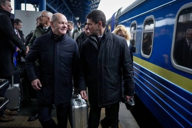 Thủ tướng Đức bất ngờ đến Ukraine