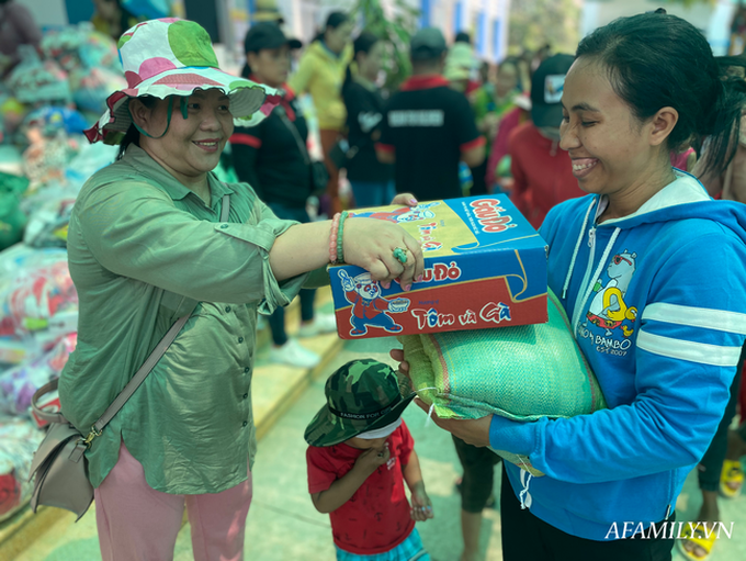 Lời khẩn cầu của cô hiệu phó trường mầm non Hoa Lan: “Cho em xin thêm 30 phần quà nữa, nhiều bé còn chưa đến được” - Ảnh 10. Lời khẩn cầu của cô hiệu phó trường mầm non Hoa Lan: “Cho em xin thêm 30 phần quà nữa, nhiều bé còn chưa đến được” - Ảnh 10.