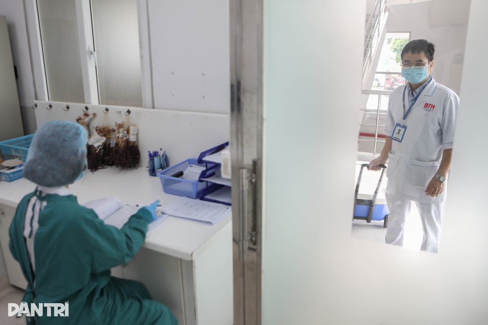 Giới trẻ ở TPHCM dậy từ 5h, đi hàng chục cây số để hiến tiểu cầu cứu người - 12