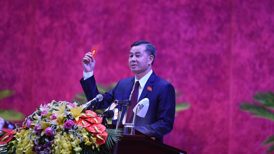 Ông Ngô Văn Tuấn được bầu làm tân Bí thư Tỉnh ủy Hòa Bình - 1