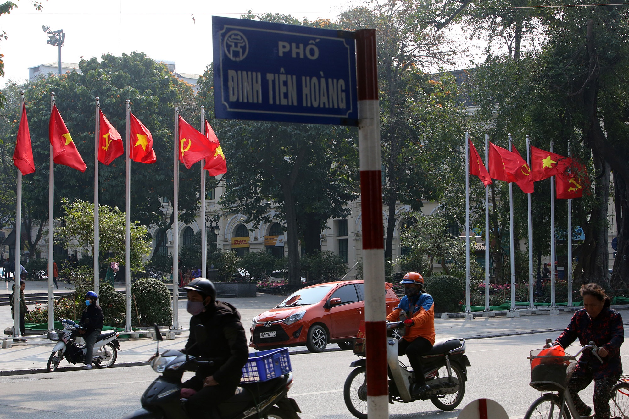 Hà Nội rực rỡ cờ, hoa mừng 90 năm Ngày thành lập Đảng - 9 Hà Nội rực rỡ cờ, hoa mừng 90 năm Ngày thành lập Đảng - 9