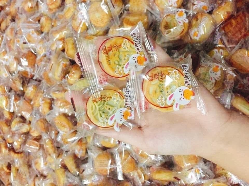 Bánh trung thu 2.000 đồng/chiếc, giật mình hàng Trung Quốc thượng hạng - 1 Bánh trung thu 2.000 đồng/chiếc, giật mình hàng Trung Quốc thượng hạng - 1