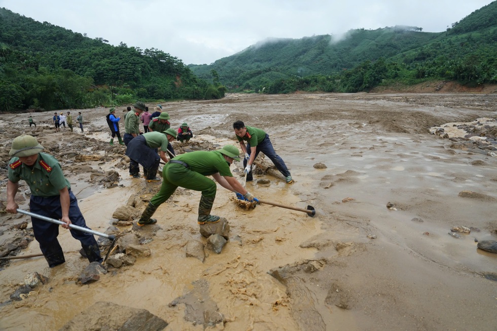 Tình dân tộc, nghĩa đồng bào - 1