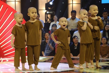 5 chú tiểu đáng yêu rinh giải thưởng 100 triệu ở “Thách thức danh hài”