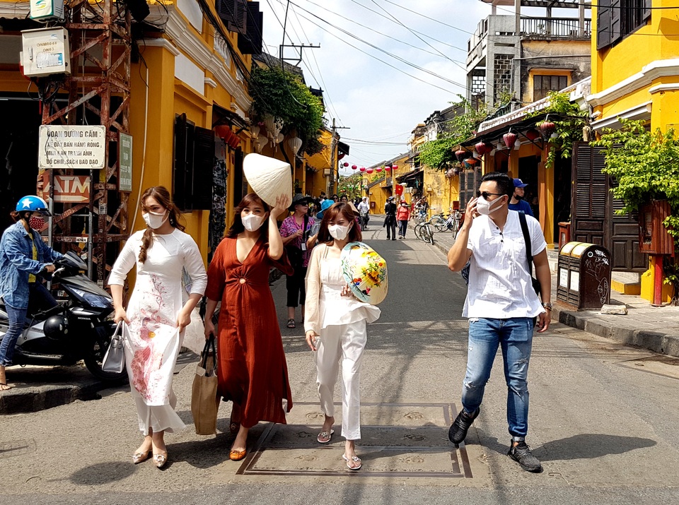 Tạm dừng tham quan khu di tích Mỹ Sơn - 2 Tạm dừng tham quan khu di tích Mỹ Sơn - 2