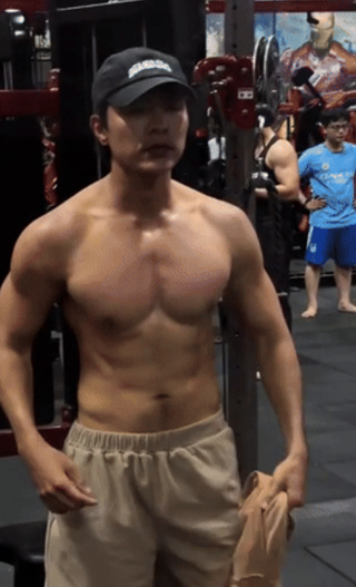 Vẻ đẹp cuốn hút, cơ bắp cuồn cuộn của mỹ nam phản diện "Mưa đỏ" - 10