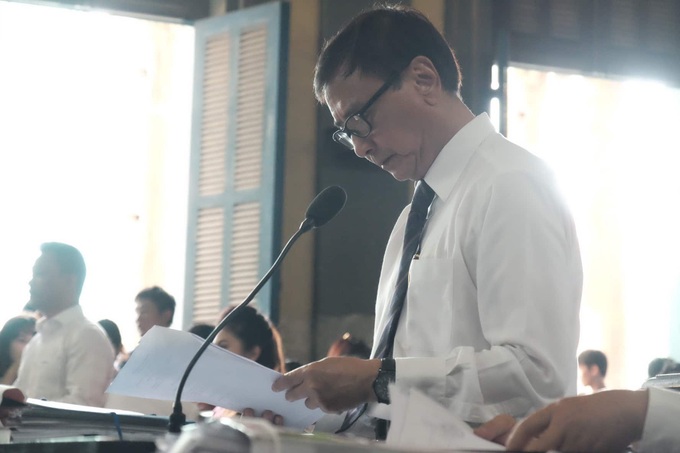 Ngày thứ 5 xét xử vụ ly hôn Trung Nguyên: Ông Vũ tươi cười đến tòa, bà Thảo tiếp tục căng thẳng - Ảnh 5. Ngày thứ 5 xét xử vụ ly hôn Trung Nguyên: Ông Vũ tươi cười đến tòa, bà Thảo tiếp tục căng thẳng - Ảnh 5.