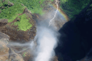 Thác nước cao nhất thế giới, nước chưa chạm đáy đã bốc hơi