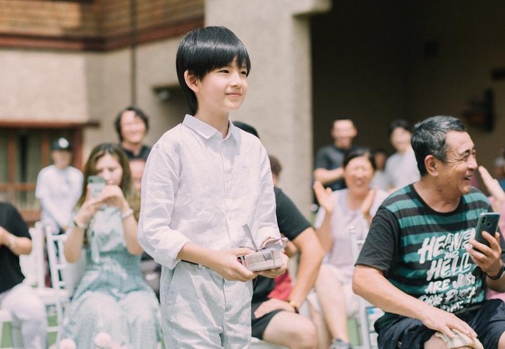 Chúc Anh Đài Đổng Khiết khoe con trai điển trai, tuấn tú - 4 Chúc Anh Đài Đổng Khiết khoe con trai điển trai, tuấn tú - 4