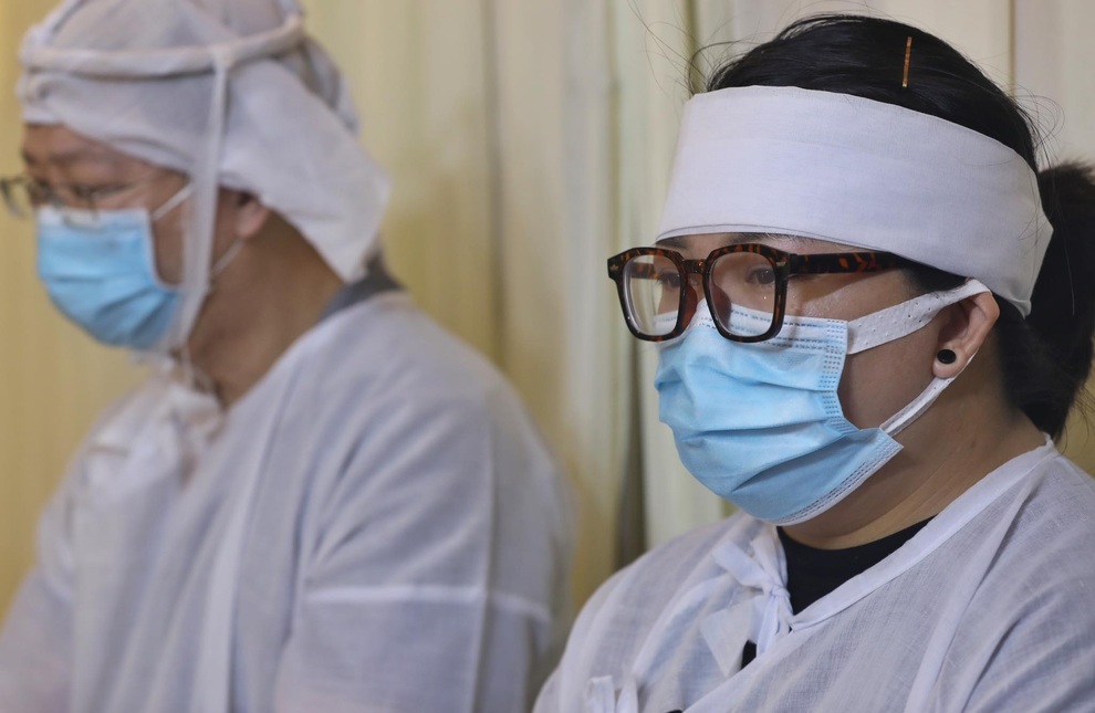 Gia đình, đồng nghiệp đội mưa đưa tiễn đạo diễn Lê Cung Bắc - 4 Gia đình, đồng nghiệp đội mưa đưa tiễn đạo diễn Lê Cung Bắc - 4