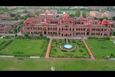 Ngôi đền dùng 100 kg dát vàng lên mái