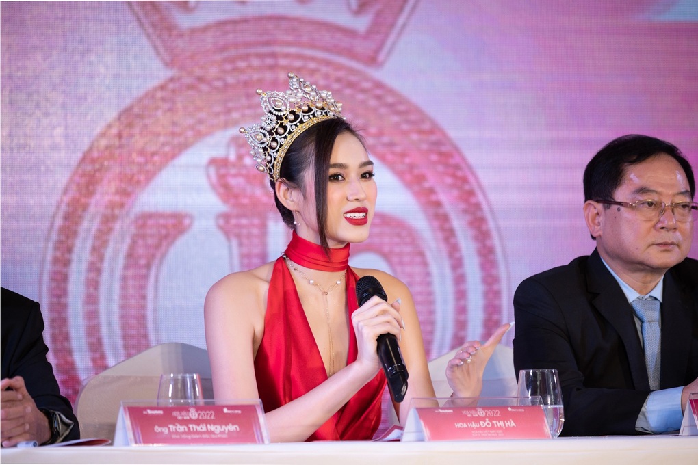 Hoa hậu Đỗ Thị Hà: Nếu tôi bỏ học, đi sự kiện thì sẽ càng trầm trọng hơn - 2 Hoa hậu Đỗ Thị Hà: Nếu tôi bỏ học, đi sự kiện thì sẽ càng trầm trọng hơn - 2
