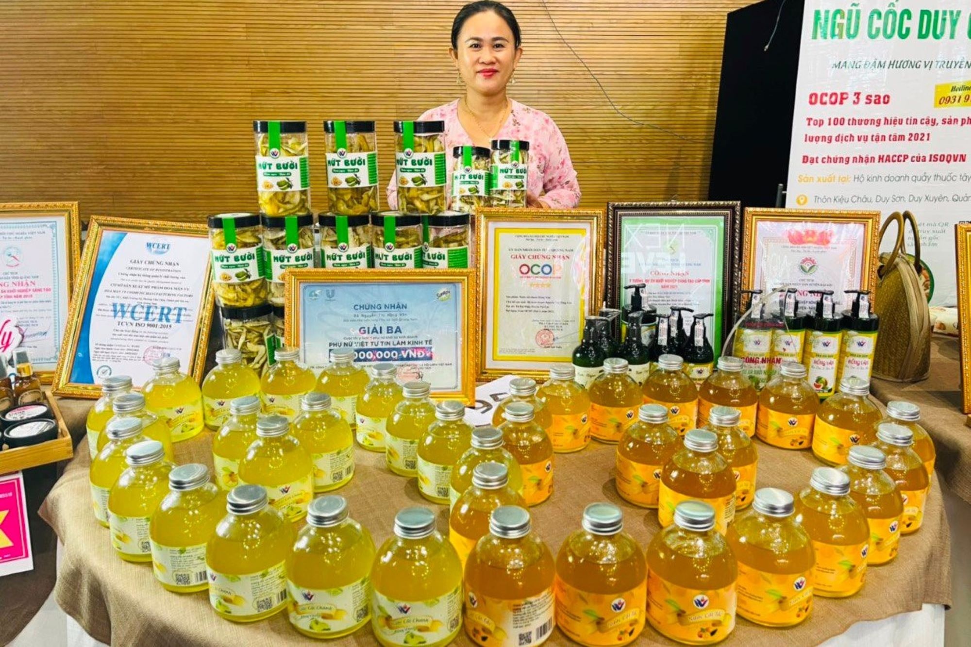 उद्यमशीलता की भावना से महिला ने कई बार गंभीर बीमारियों पर विजय पाई - 1 Người phụ nữ nhiều lần vượt bạo bệnh nhờ tinh thần khởi nghiệp - 1
