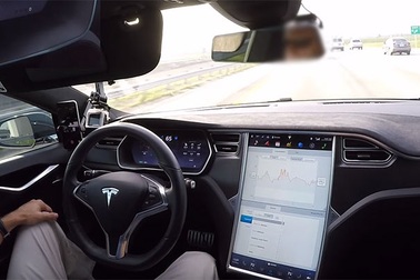 Kỹ sư Volvo "bóc mẽ" hệ thống lái tự động của Tesla