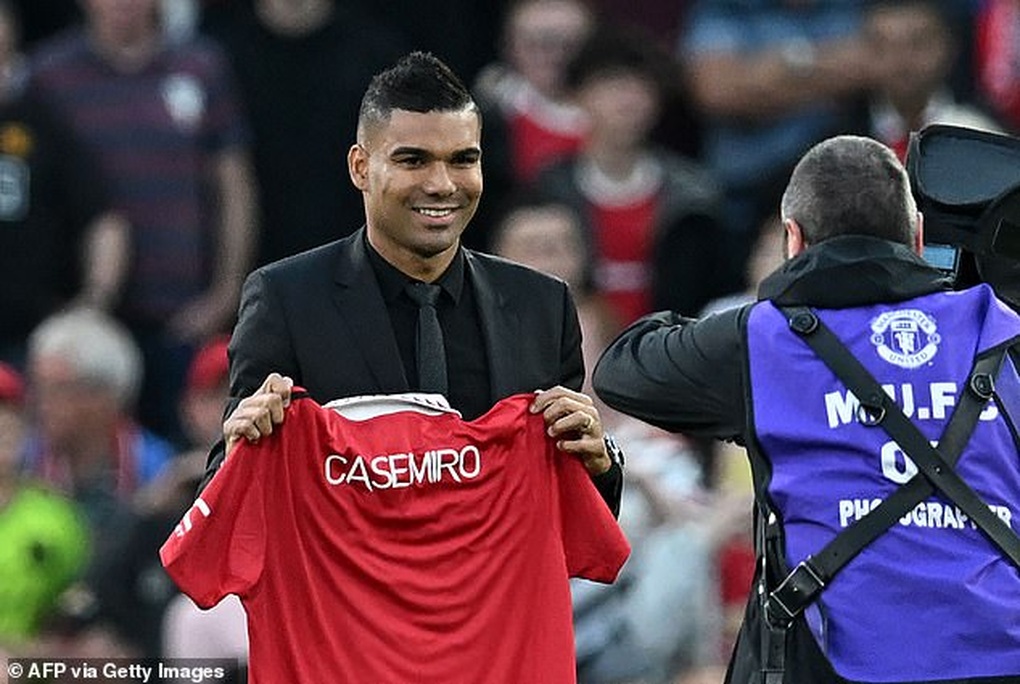 Choáng với mức lương khổng lồ của Casemiro ở Man Utd - 3 Choáng với mức lương khổng lồ của Casemiro ở Man Utd - 3